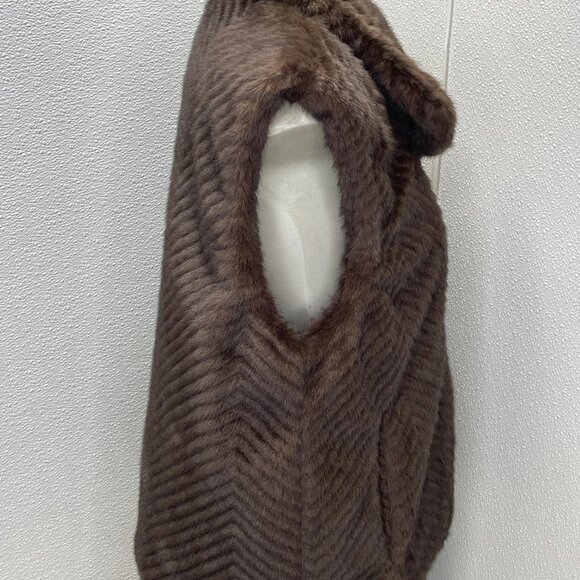 Avec Les Filles Women’s Faux Fur Zip Vest - Picture 7 of 7
